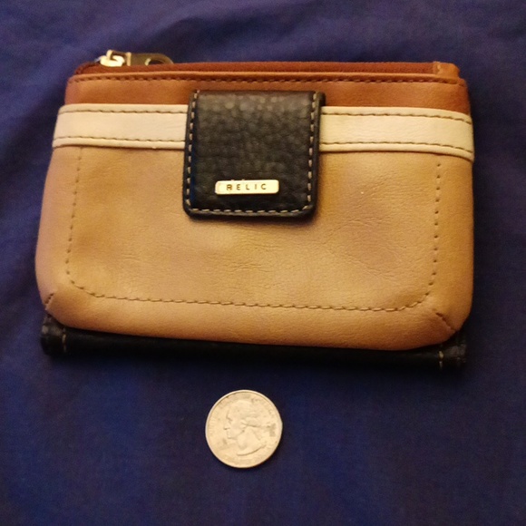 Relic brand change purse multi-pockets snap button zippers. Cards and cash - Picture 7 of 7